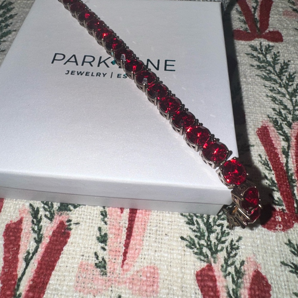 Park Lane Chocolate Raspberry Impression - Picture 2 of 6